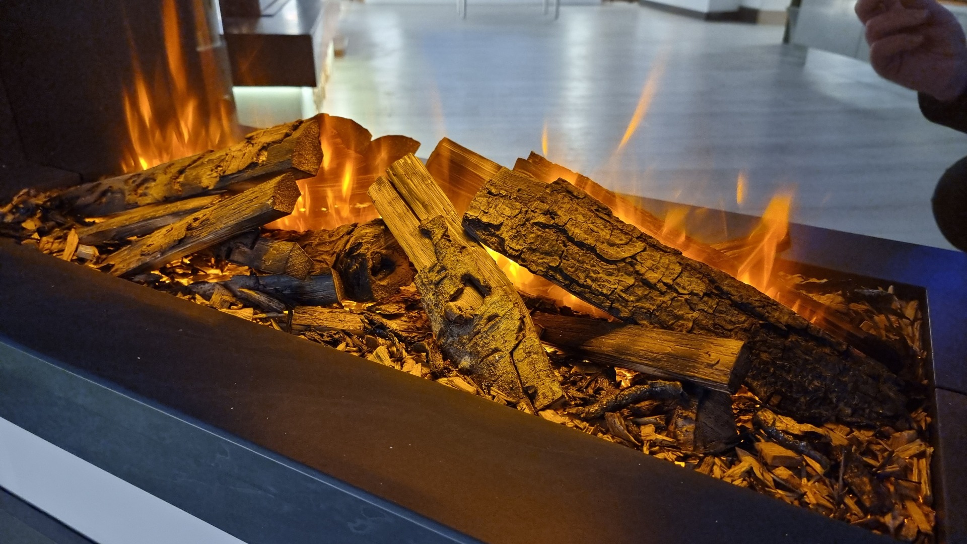 Holbury 1200 LED electric suite with New Forest fire