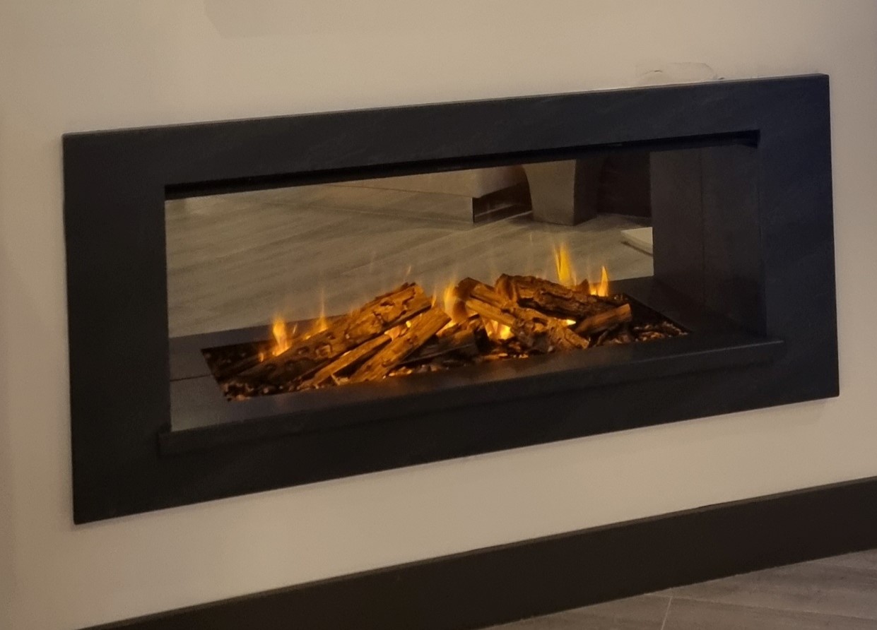 Holbury 1600 LED electric suite with New Forest fire