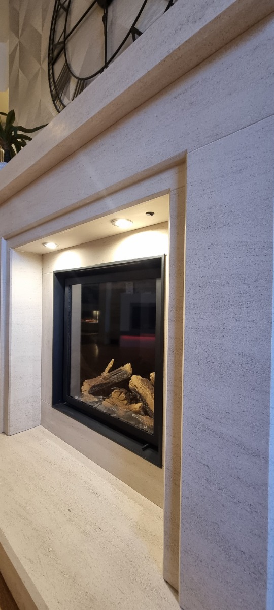 STOCKTON GAS SUITE WITH WILDFIRE 600HE CONVENTIONAL FLUE GAS FIRE