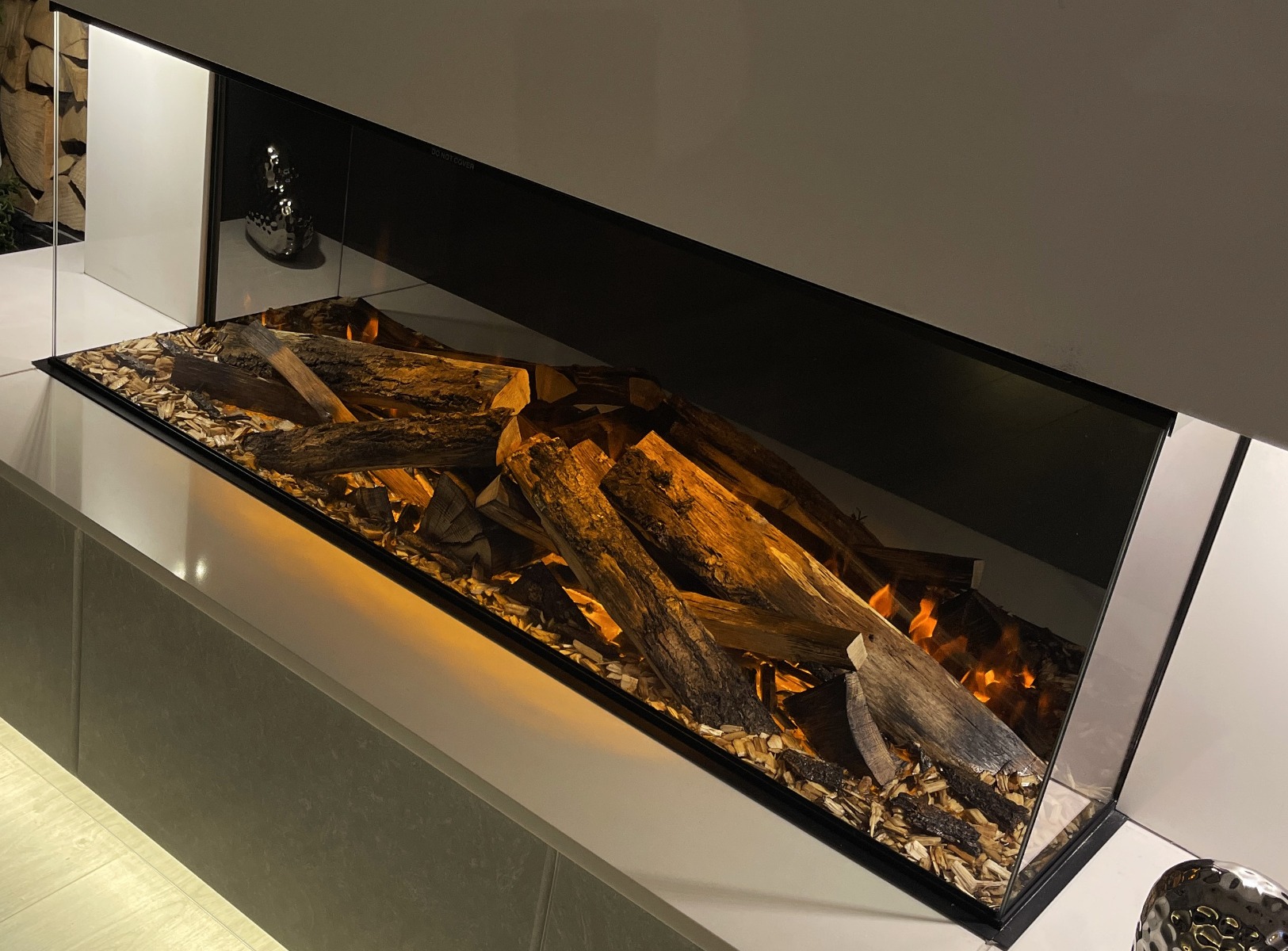 New Forest 870 Black Edition LED electric media wall fire
